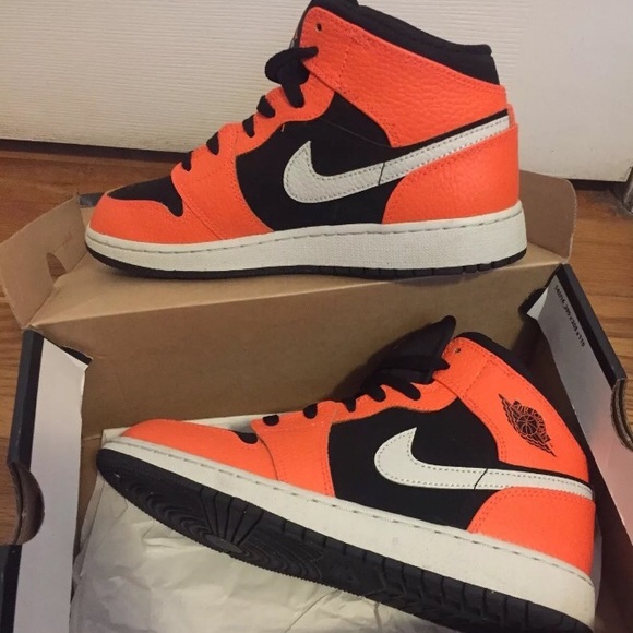 jordan 1 orange size 6